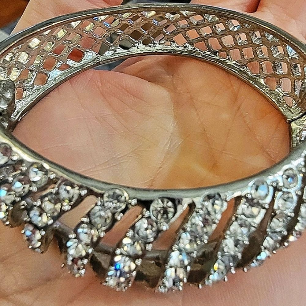 Vintage Chunky Silver Tone Rhinestones Zirconia Hinged Cuff Lattice Bracelet - Picture 3 of 14